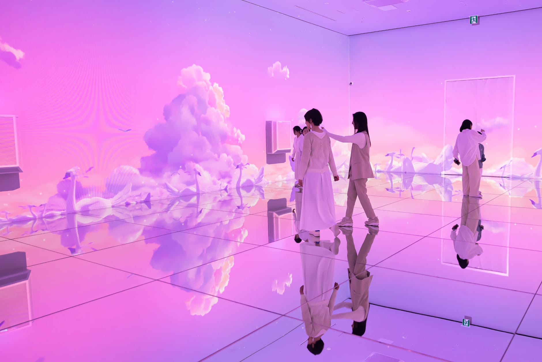 ワンダリア横浜の展示